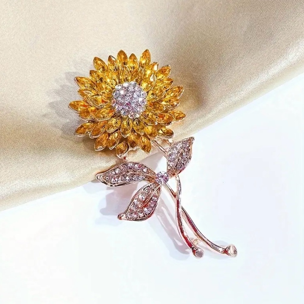 NWOT - Elegant Sunflower Brooch with Dazzling Rhinestones